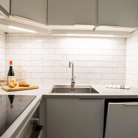 Nice Central Apartment ترومسو